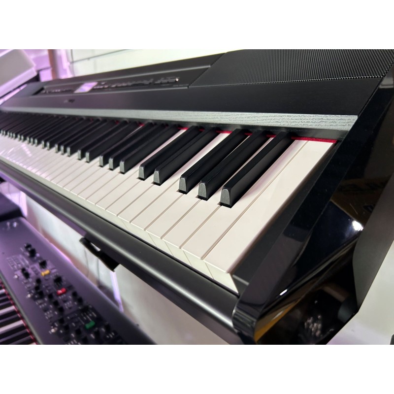 Yamaha p525B