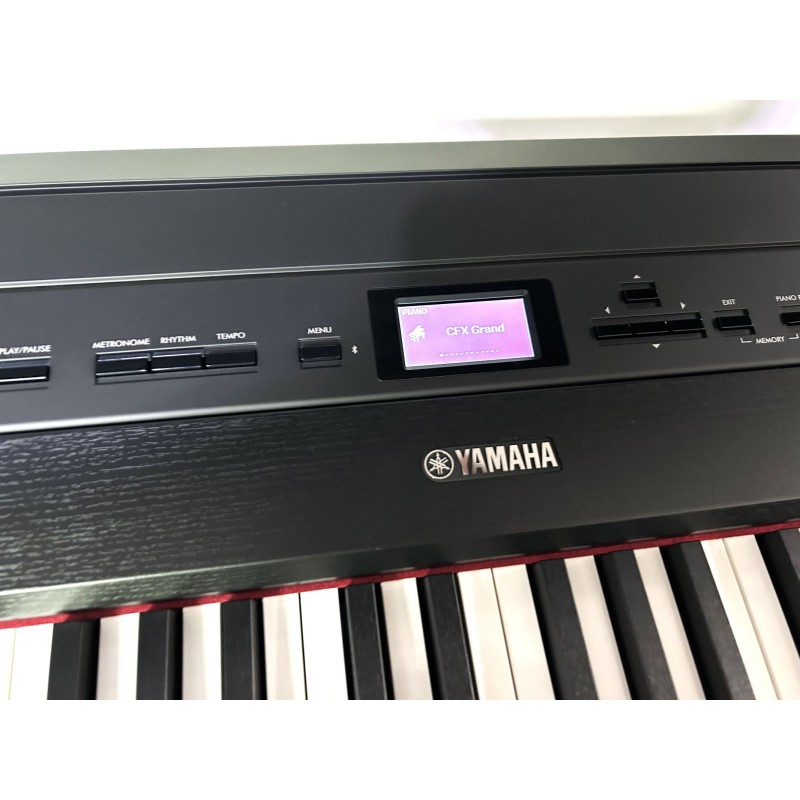 Yamaha p525B