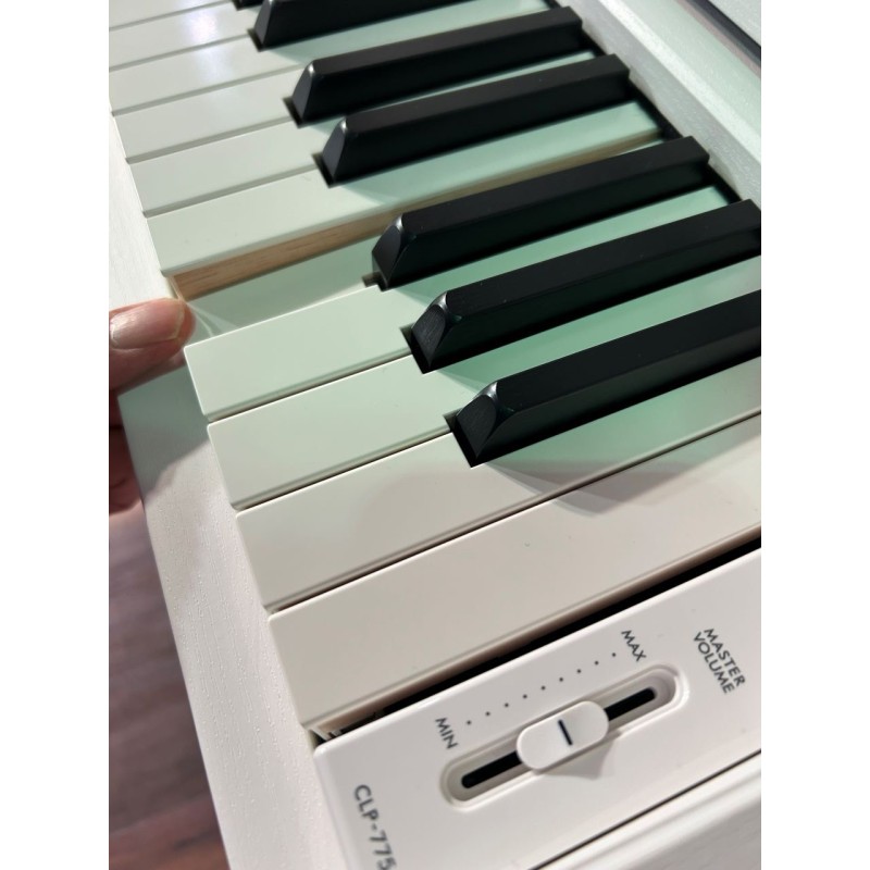 Yamaha Clavinova CLP-775 WH