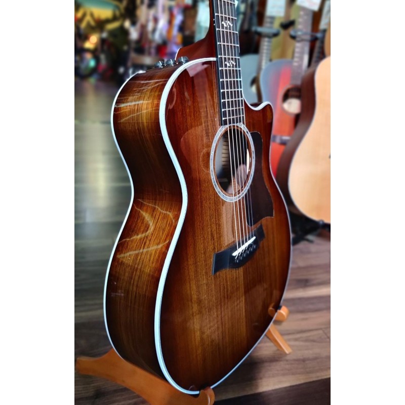 Taylor Guitars 424ce Special Edition Walnut