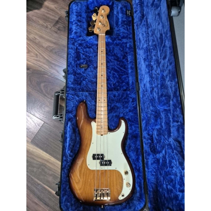 Fender_precision_bass_commemorative_75th_anniversary